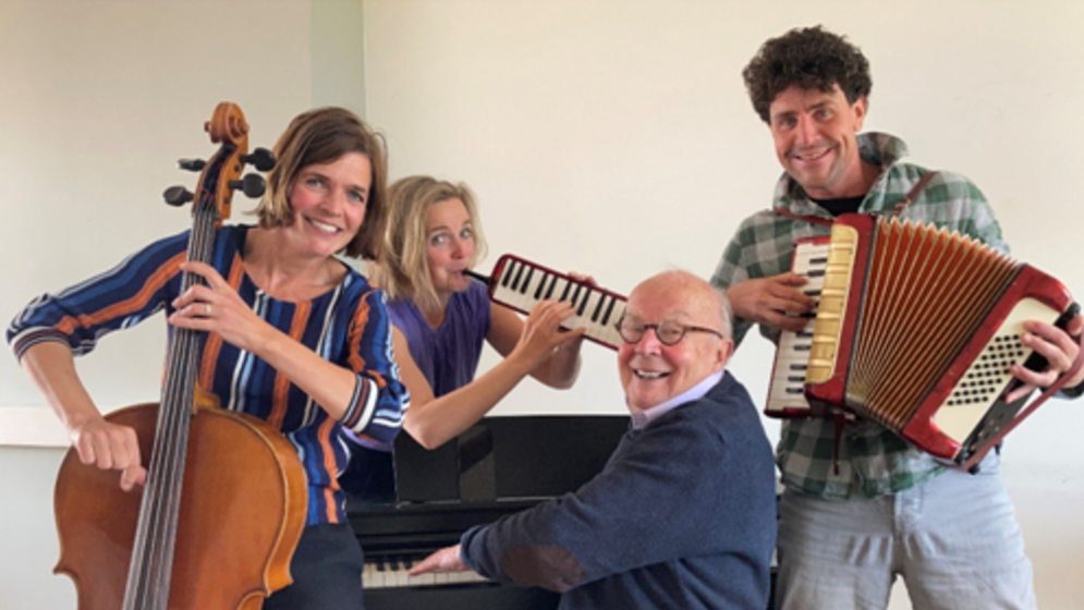 Meeberg, Mee & Douw: Allez Chanter! Zing!