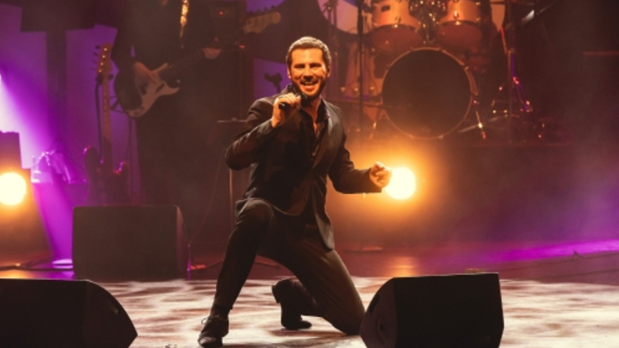 Bouke rocks Elvis (reprise)